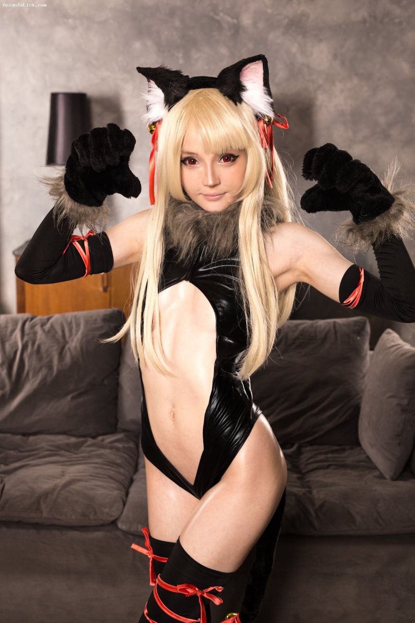 扶着人妻翘臀挺进