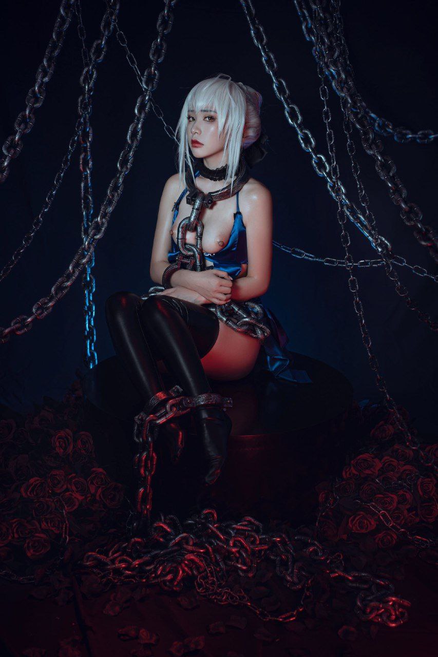 【无修正】皮肤白皙、眉清目秀、黑发纤瘦的美少女、大量中出