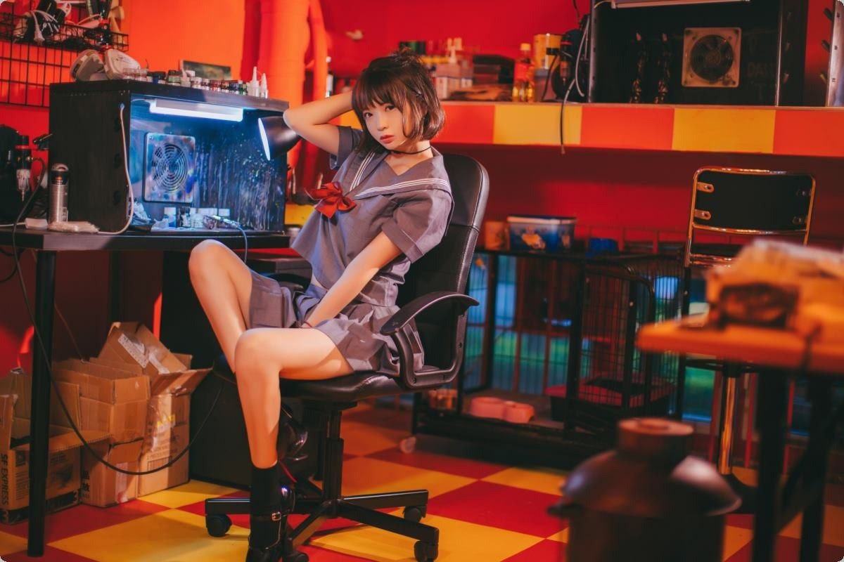 黑丝美腿女教师