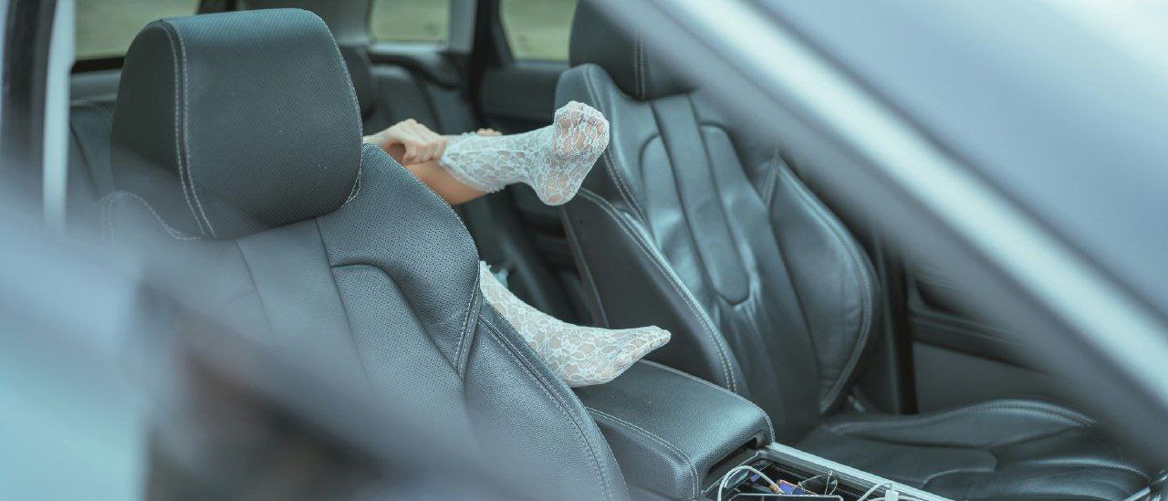 约极品身材的黑丝美女空姐