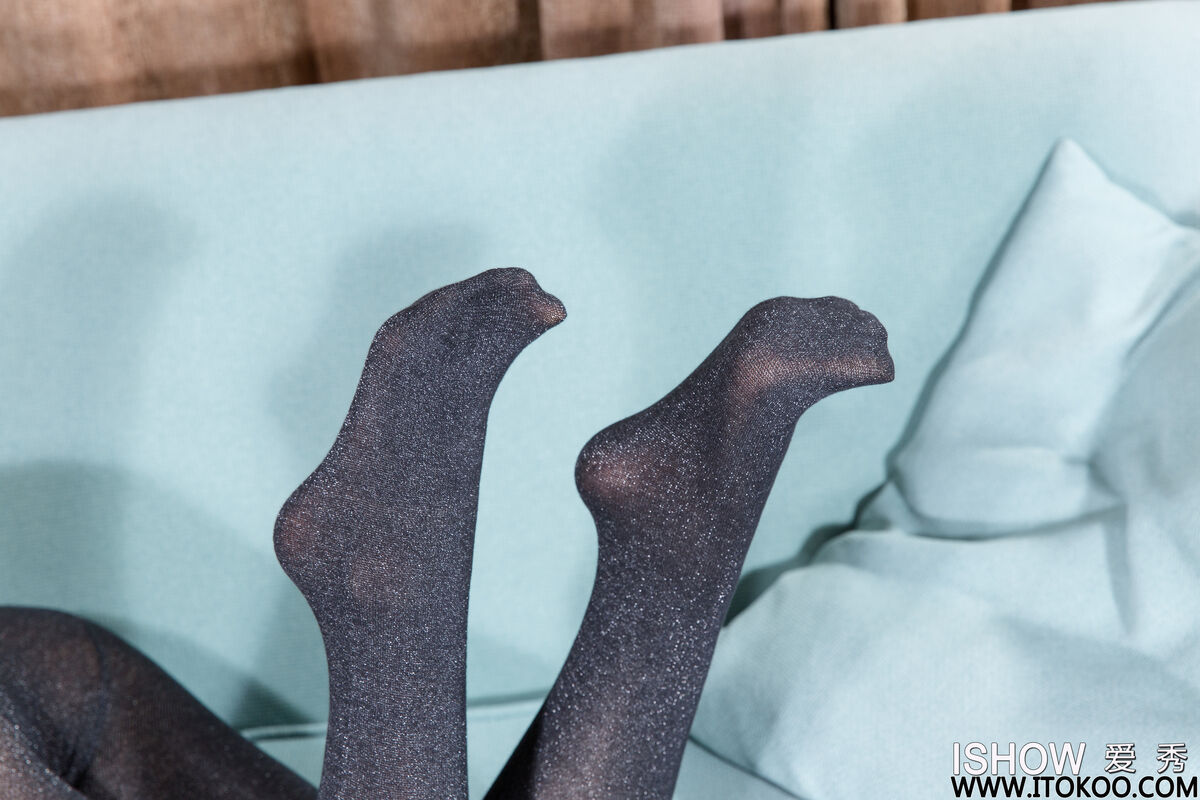 苗条美腿美臀大胆挑战户外露出,及与隔壁老王租客做爱