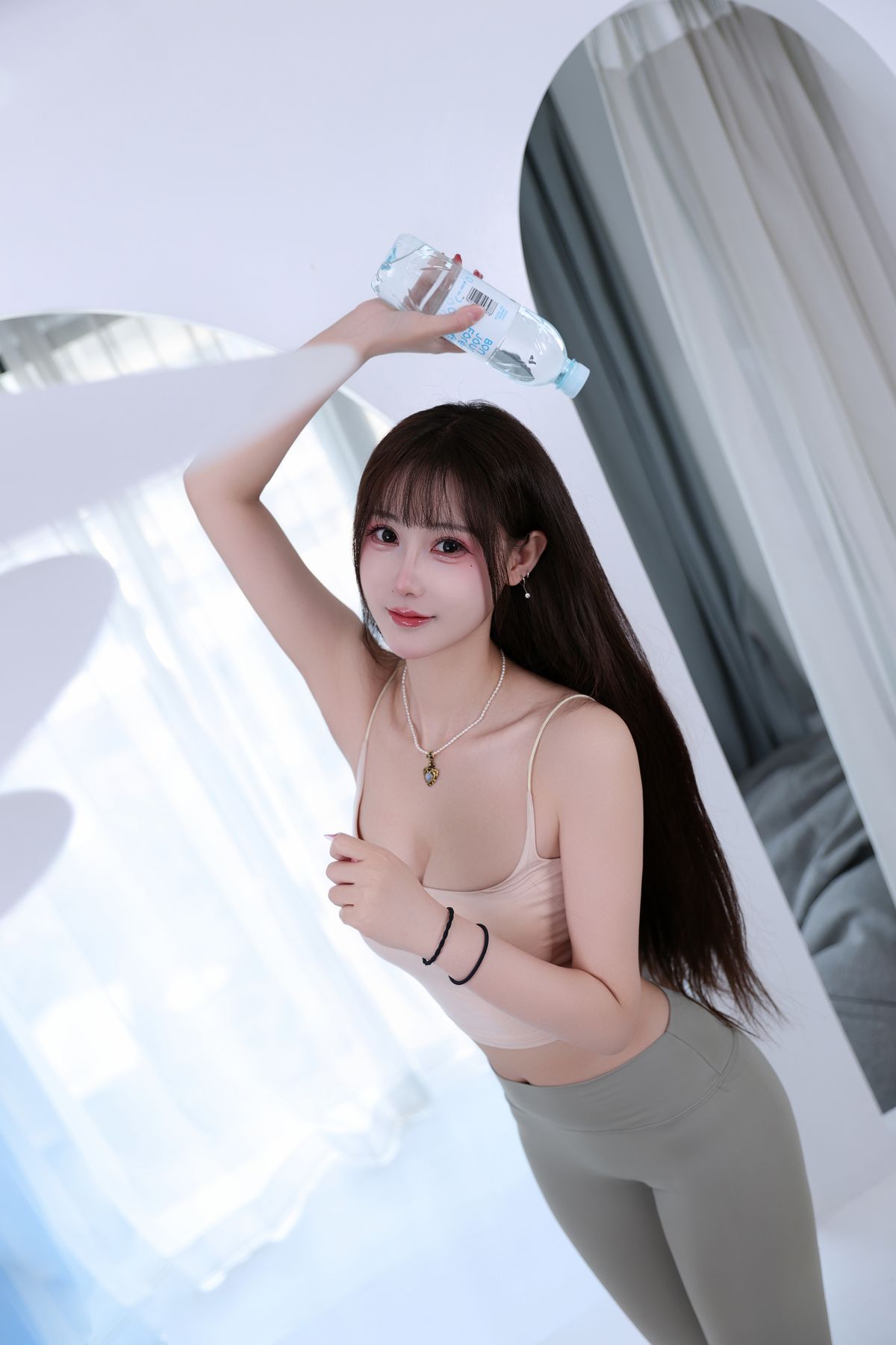 亚洲AV欧美AV久久久爽色